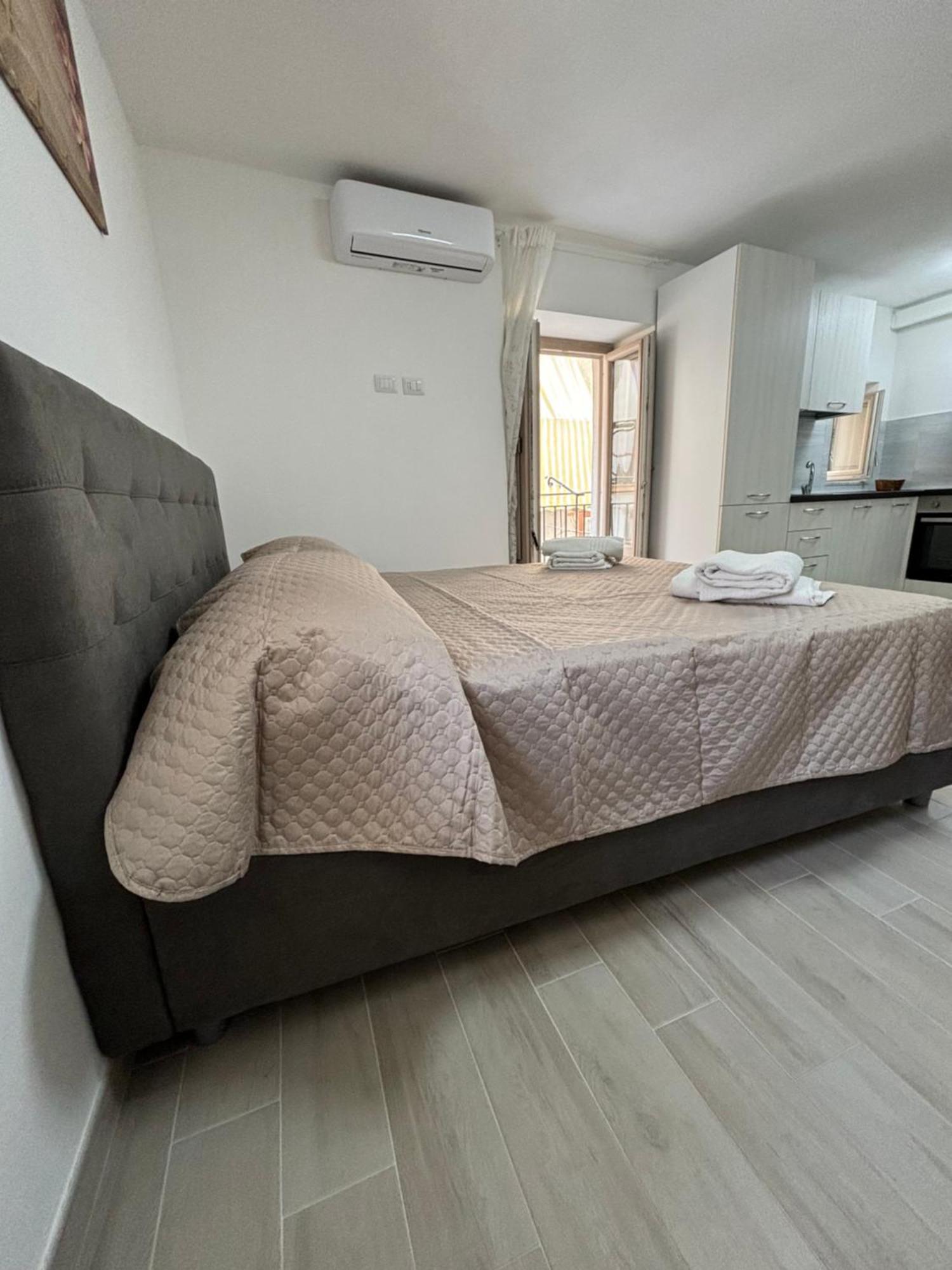 House Nonna Pina Apartment เชฟาลู ภายนอก รูปภาพ