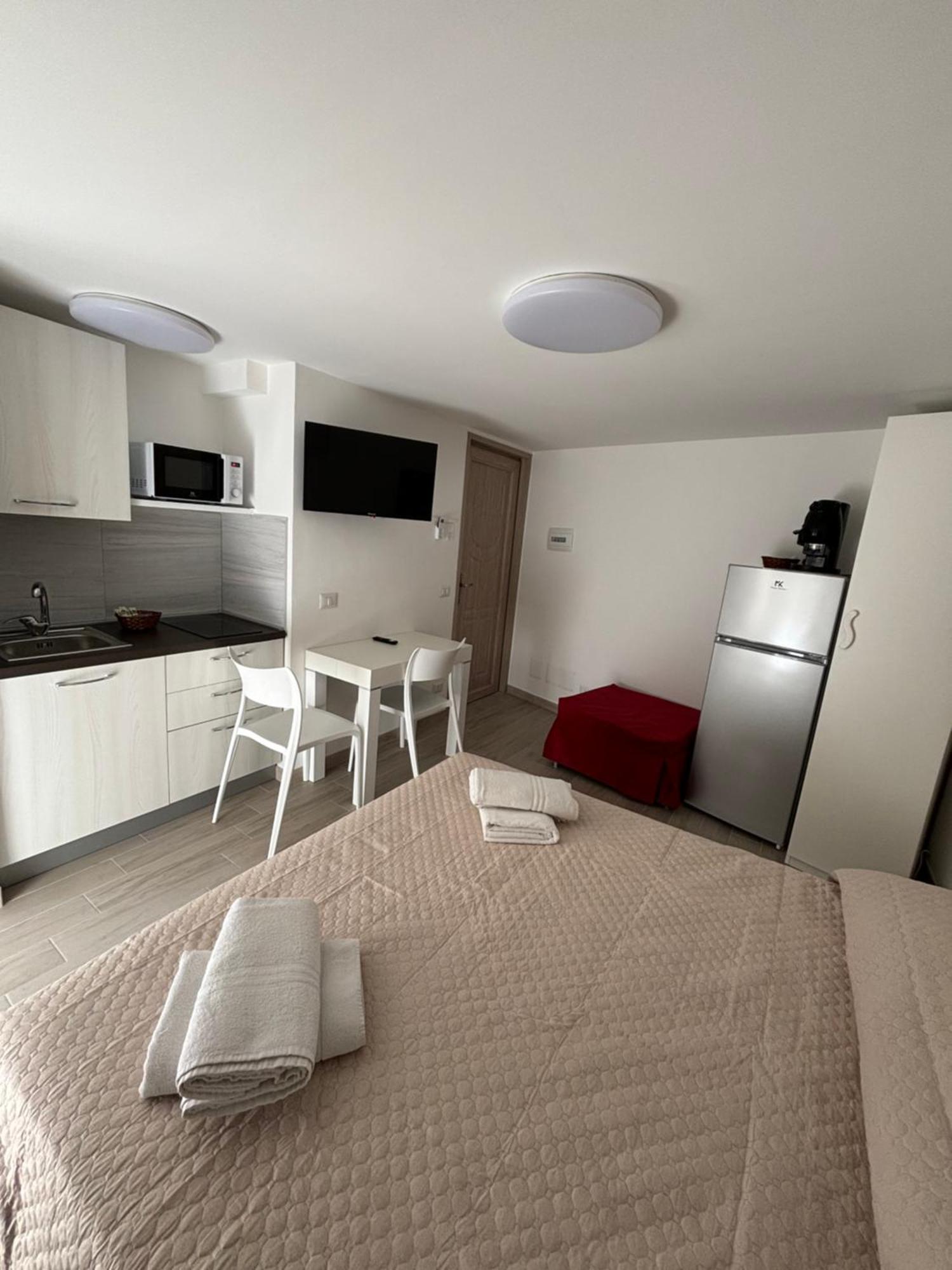 House Nonna Pina Apartment เชฟาลู ภายนอก รูปภาพ