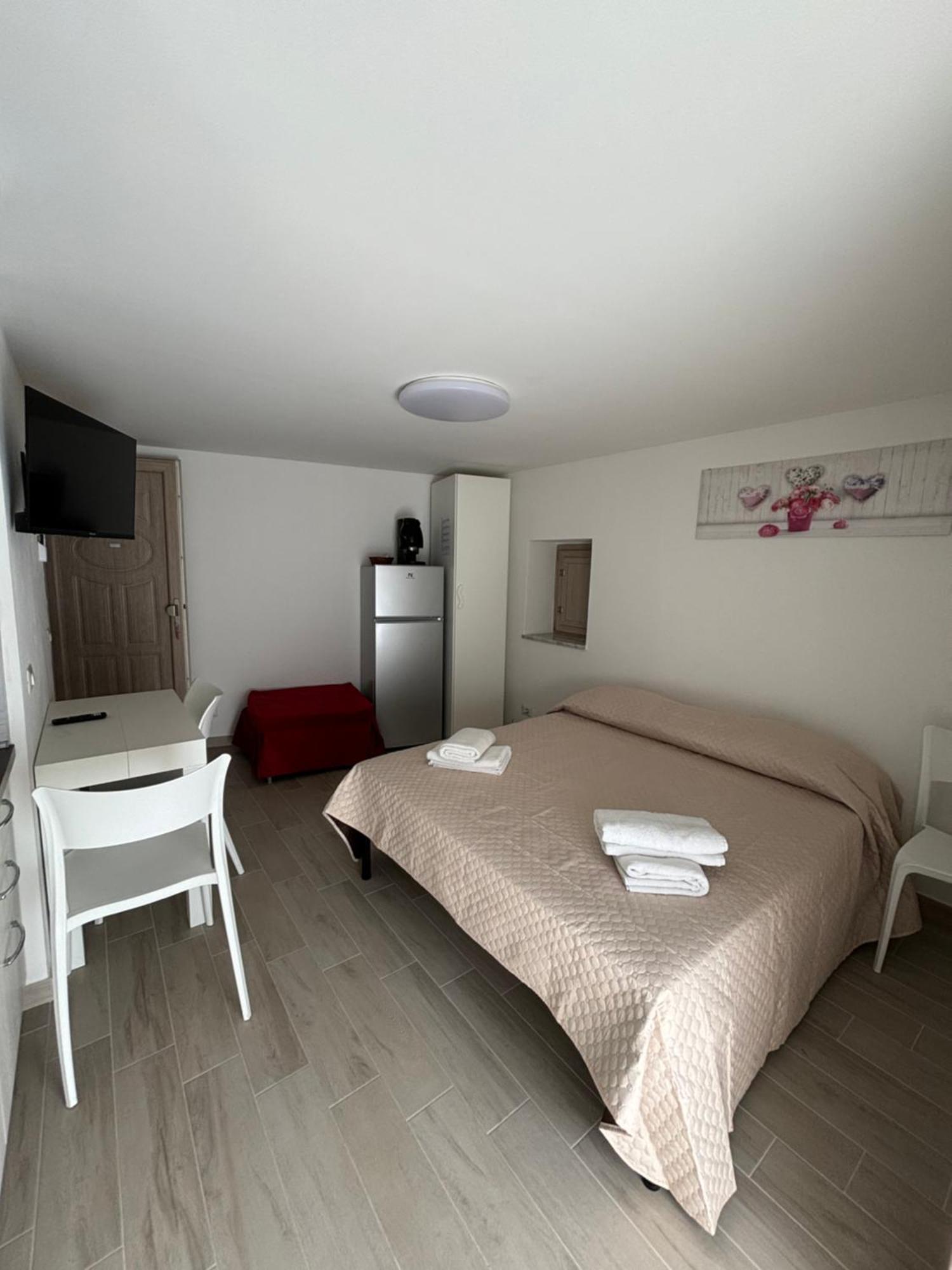 House Nonna Pina Apartment เชฟาลู ภายนอก รูปภาพ