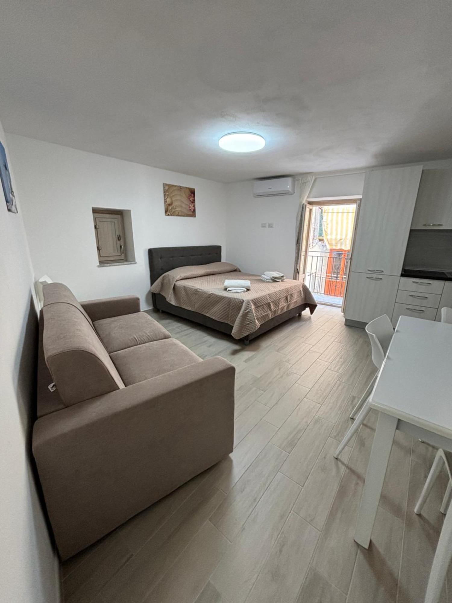 House Nonna Pina Apartment เชฟาลู ภายนอก รูปภาพ