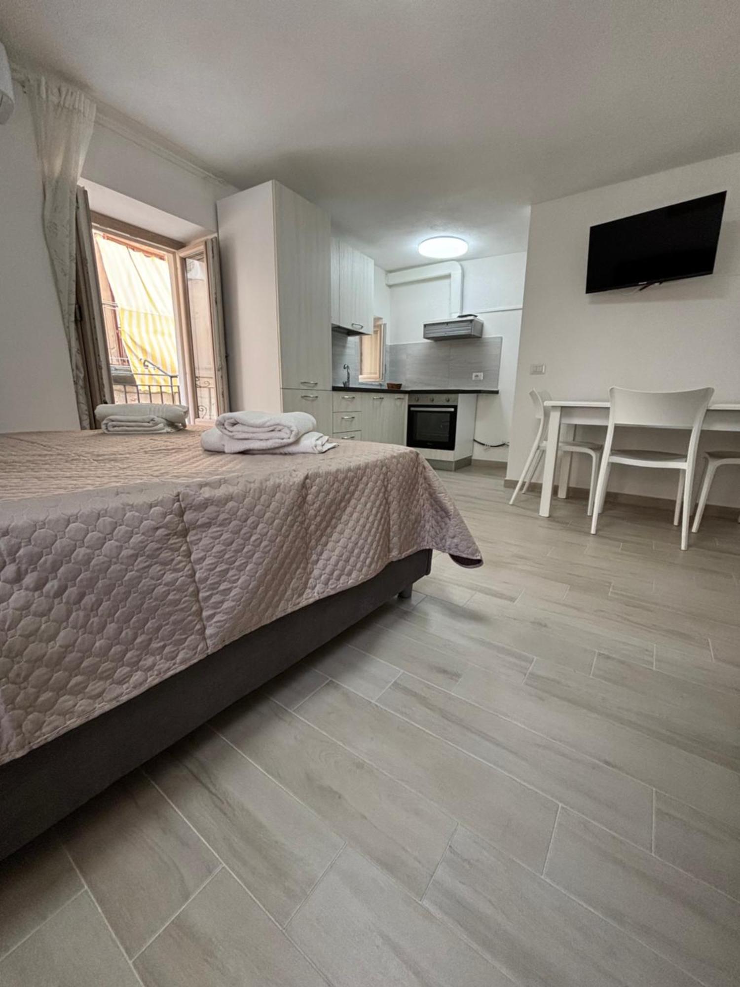 House Nonna Pina Apartment เชฟาลู ภายนอก รูปภาพ